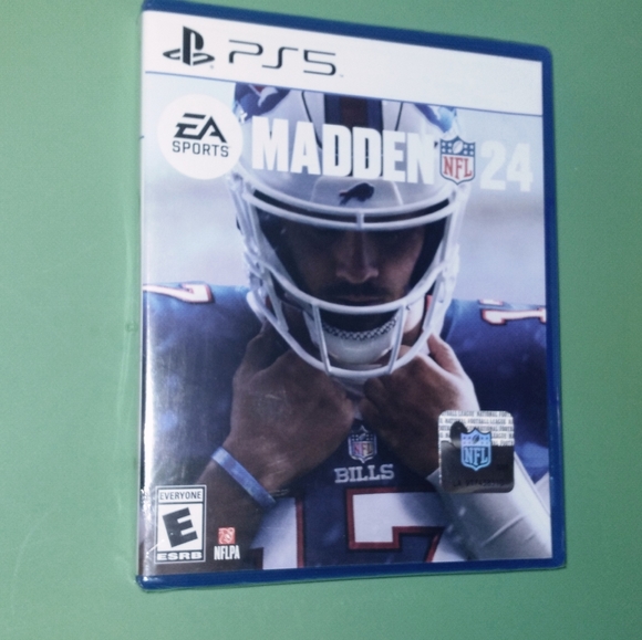 PS5 Sport Game Bundle- NBA 2K24/ Madden 24/ FC24 - Picture 2 of 4